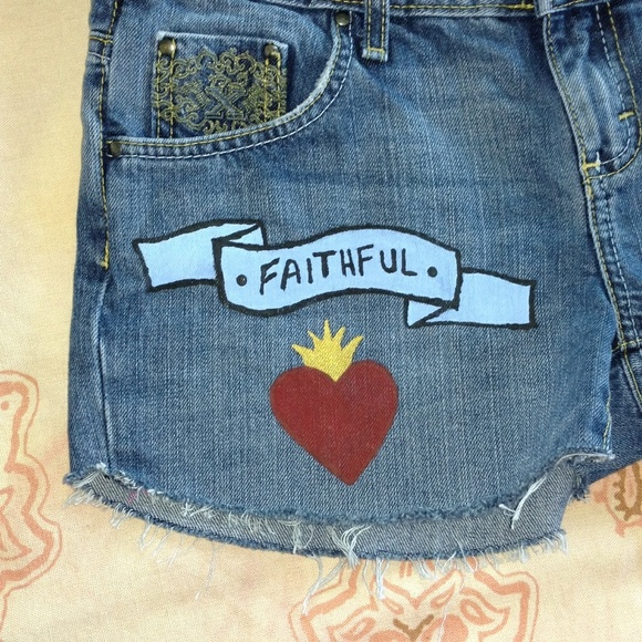 Distressed Hand Painted Shorts Faithful Love Bird - Picture 2 of 5